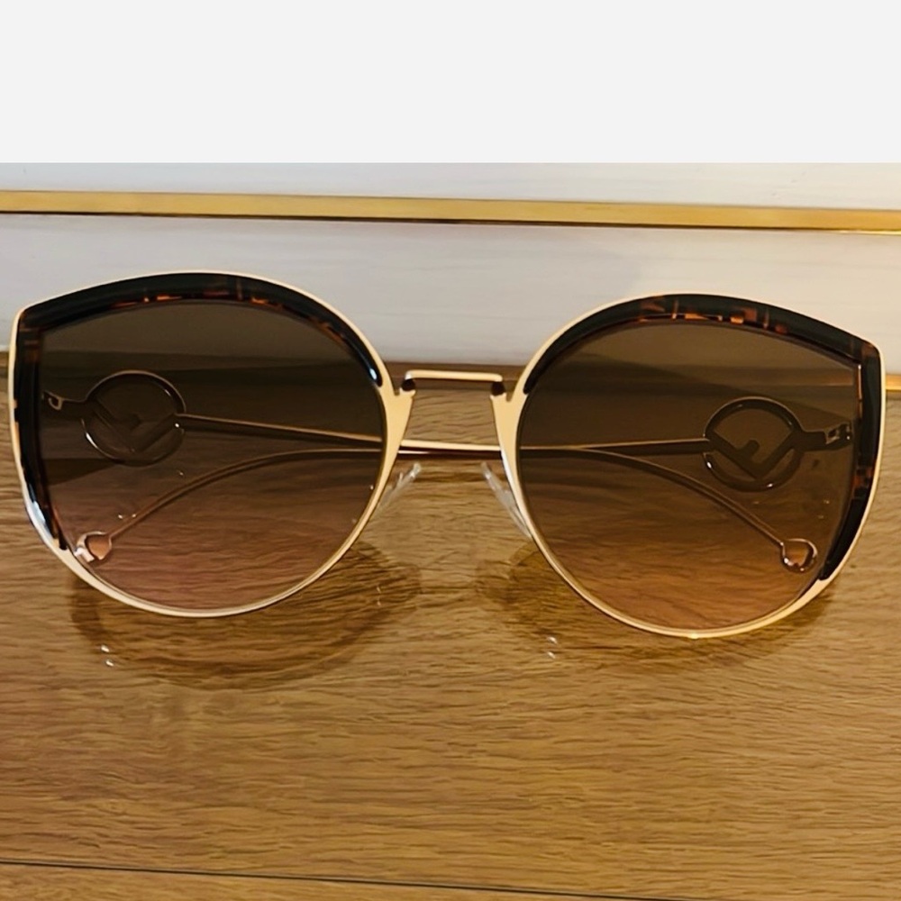 FENDI Cateye Sunglasses - Picture 4 of 7